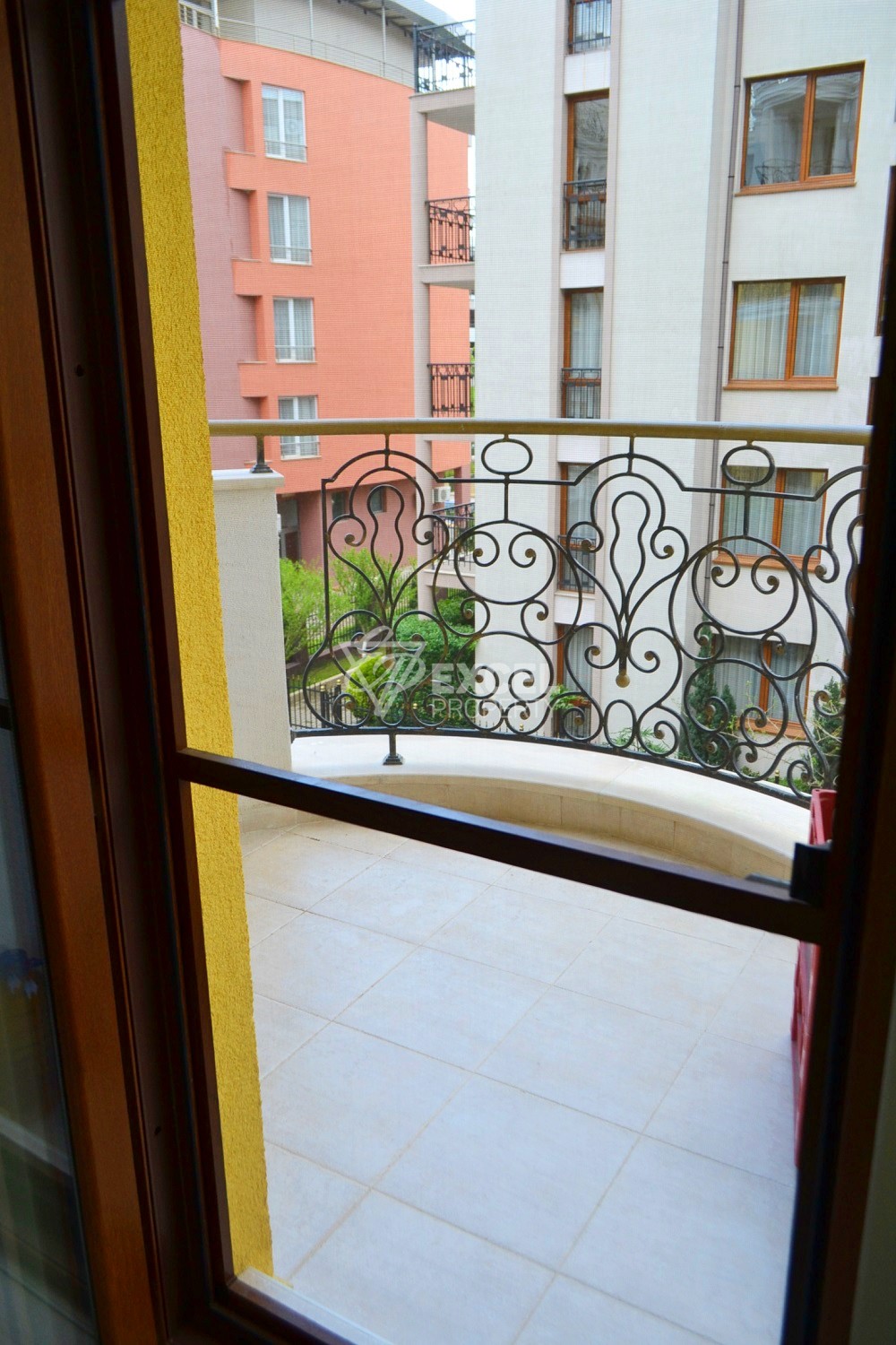 Хармъни Суитс, Монте Карло - красив апартамент с две спални, препродажба.
