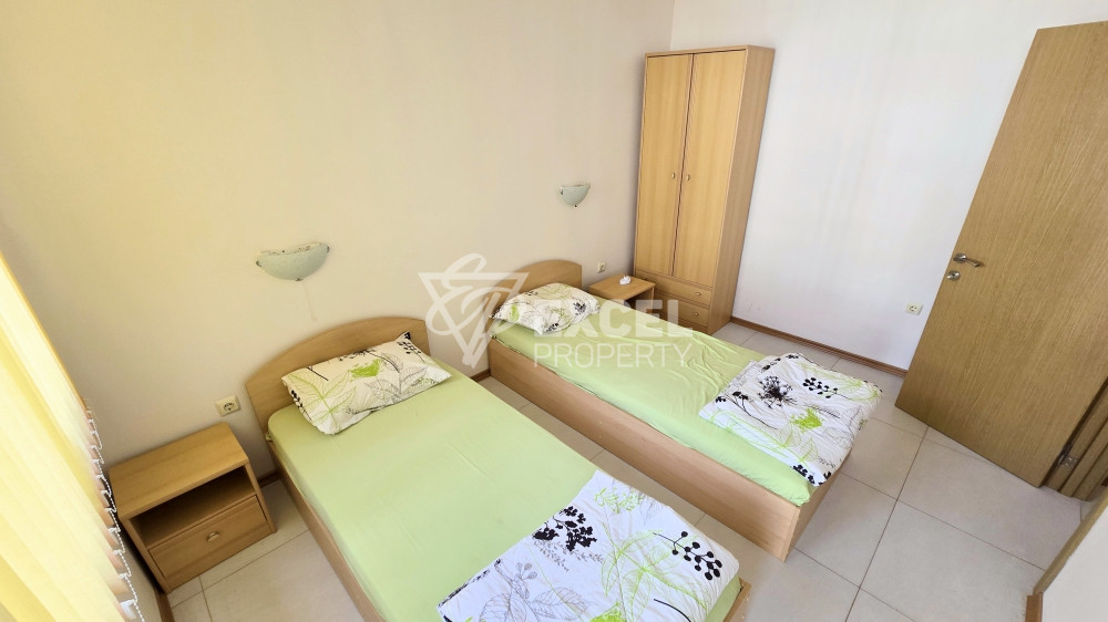 🏡 Тристаен апартамент с гледка към басейна в отлично поддържан комплекс