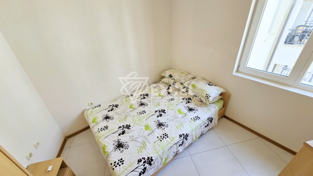 🏡 Тристаен апартамент с гледка към басейна в отлично поддържан комплекс