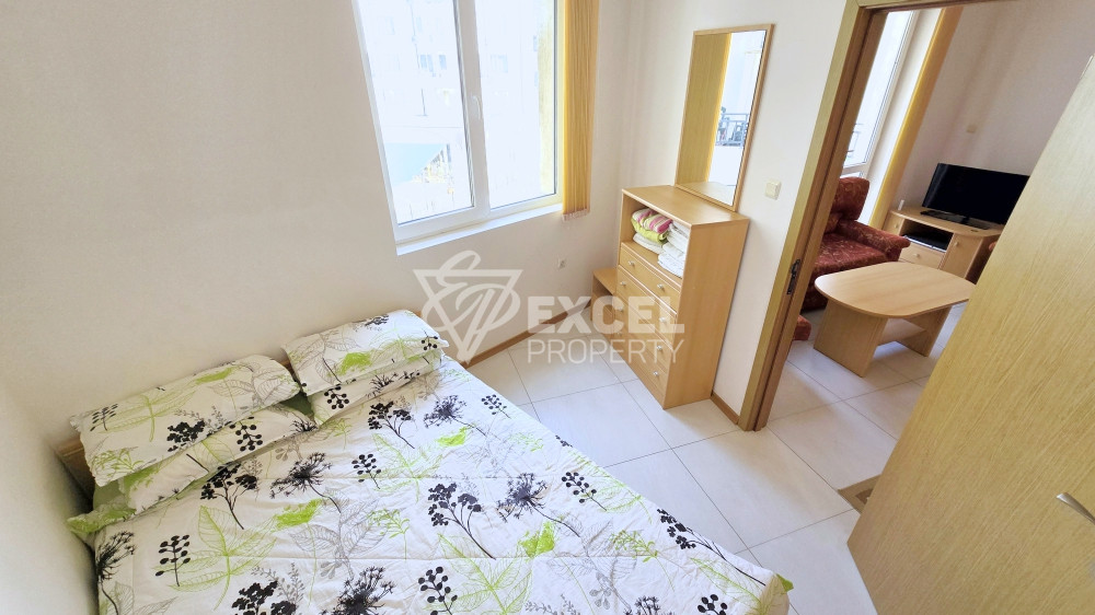 🏡 Тристаен апартамент с гледка към басейна в отлично поддържан комплекс