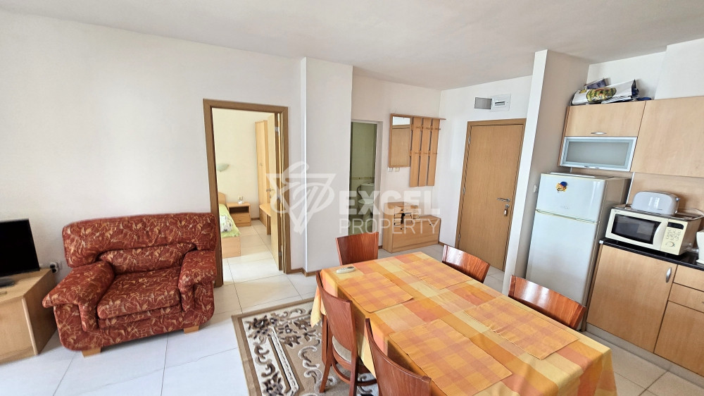 🏡 Тристаен апартамент с гледка към басейна в отлично поддържан комплекс