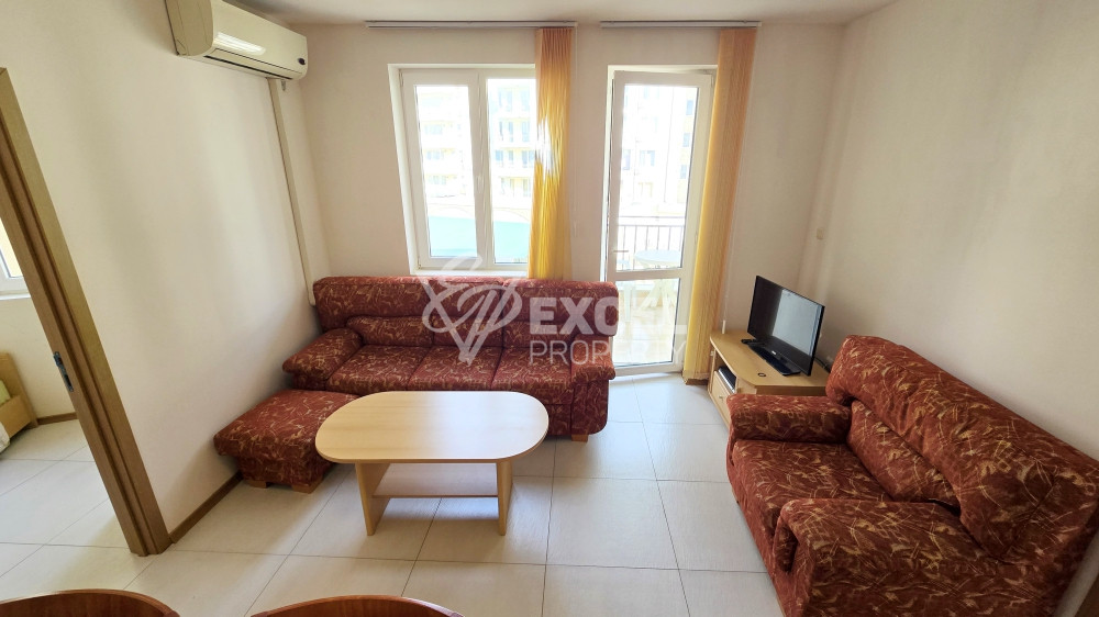 🏡 Тристаен апартамент с гледка към басейна в отлично поддържан комплекс