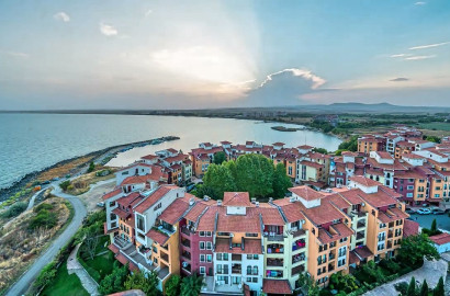 Обзаведен, просторен двустаен имот с гледка море- Марина Кейп, Ахелой