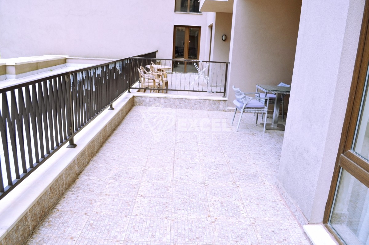 Двустаен имот в  комлекс Барсело с голяма тераса- Слънчев Бряг