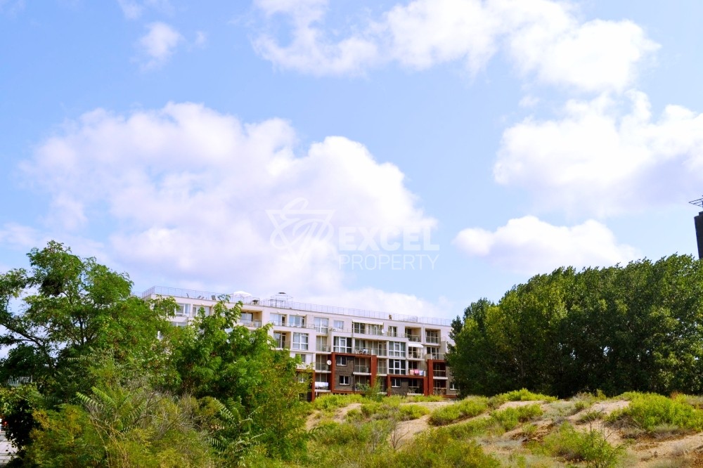 Тристаен имот в комплекс Дюн Резиденс, на 100м от плажа-Слънчев Бряг